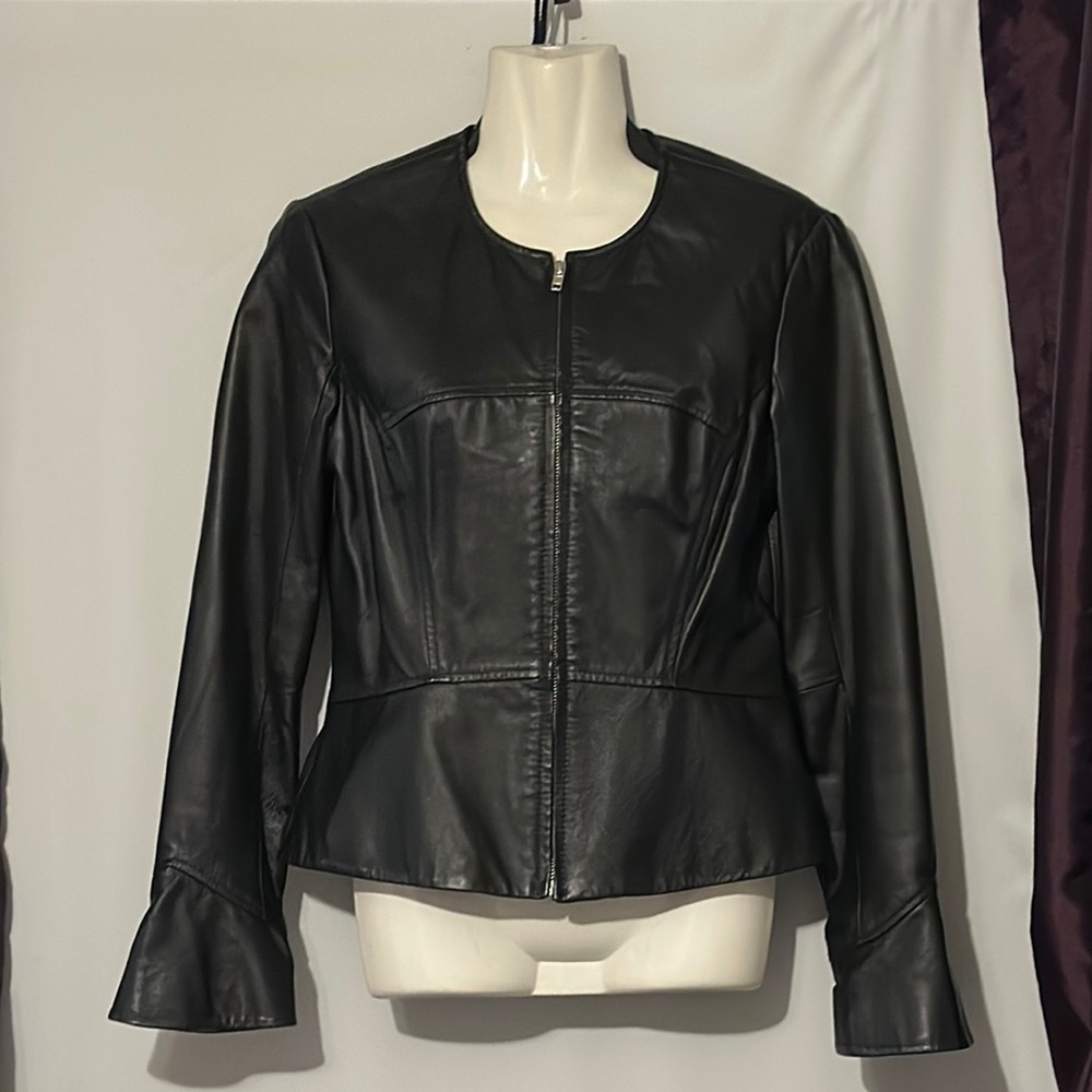Newport News style fx sz 8 black leather collarless, zip front jacket, like new